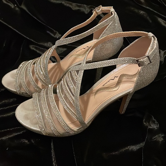 Nina Romolo Silver Sparkly Wedding Party Open Toe Stiletto 3 1/2” Heel Size 7.5M - Picture 4 of 9